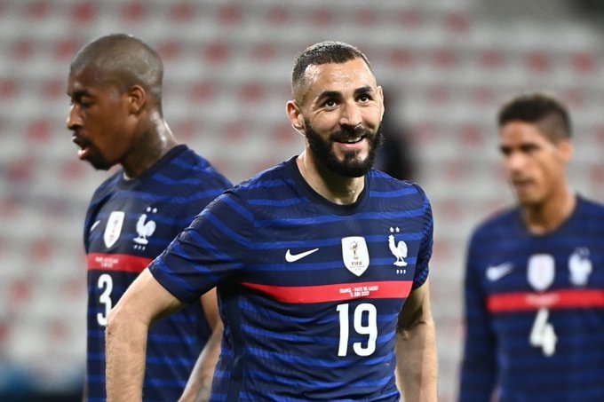 法国羽毛球队轻取日本羽毛球队，陶菲克制霸全场的简单介绍