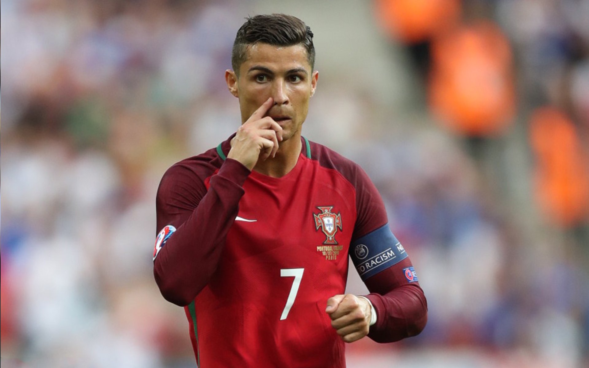 当红魔节奏遇上紫百合艺术，从曼联的掌控力到莱万的赛道接管哲学