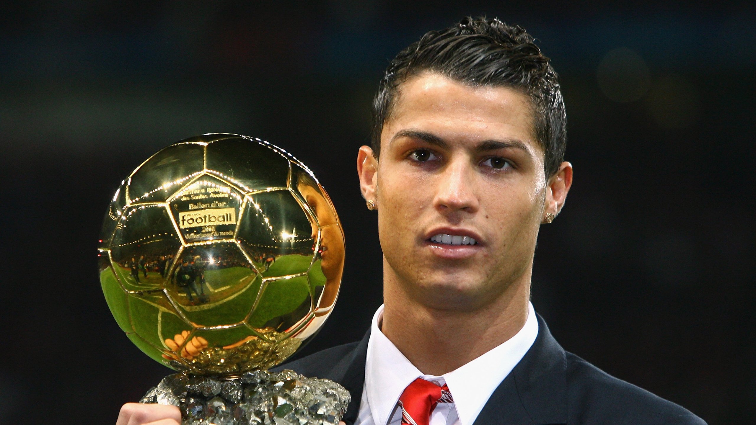 德国完胜曼联，阿坎吉成为关键先生，一场战术与意志的胜利