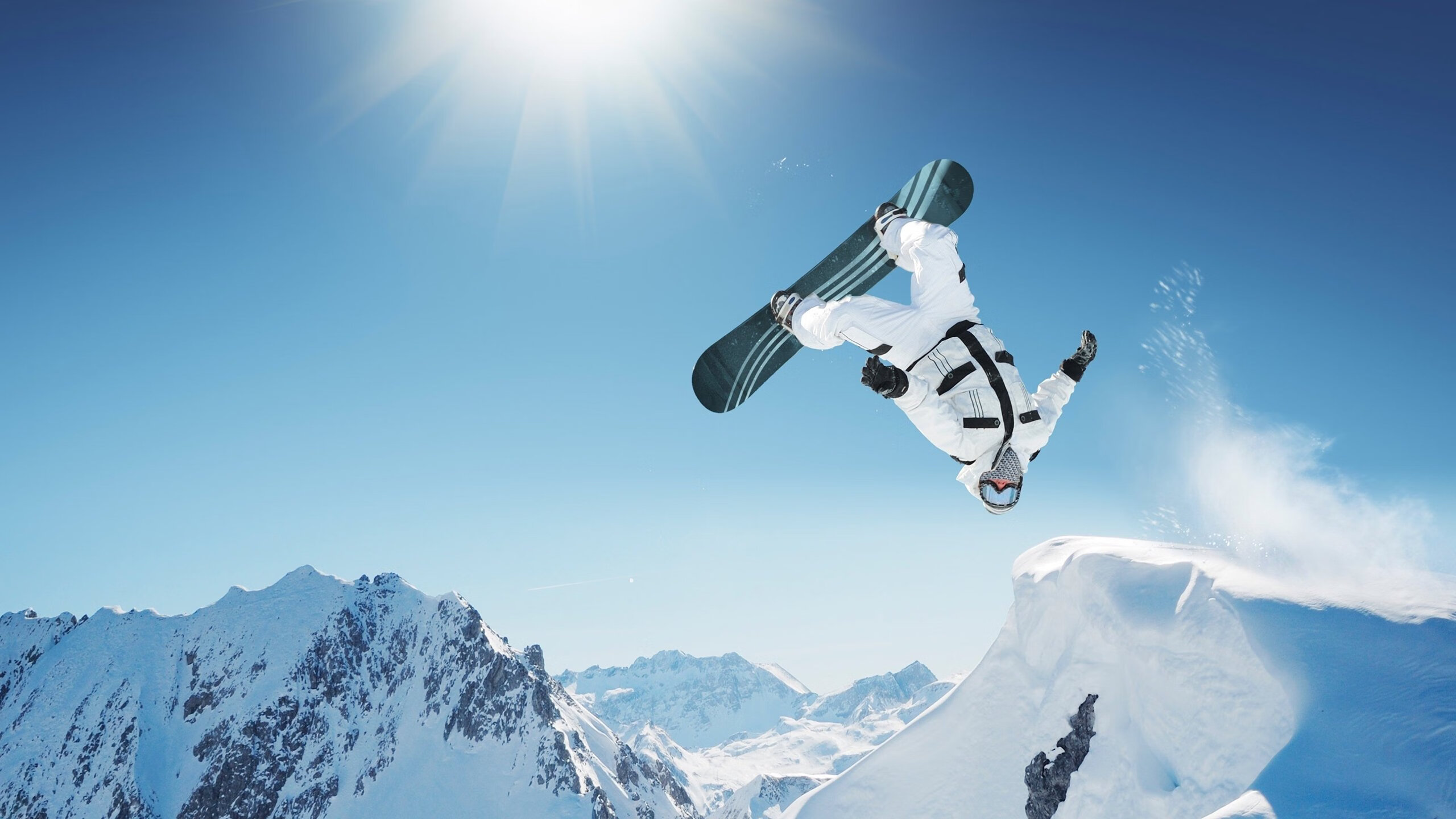 当红白战袍遇见红蓝魂,姆巴佩生涯之夜照亮巴萨与希腊的史诗对决